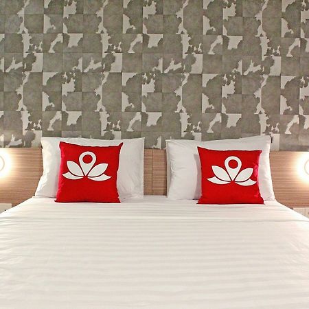 Zen Premium Sampoerna Strategic Square Hotel Jakarta Exterior photo