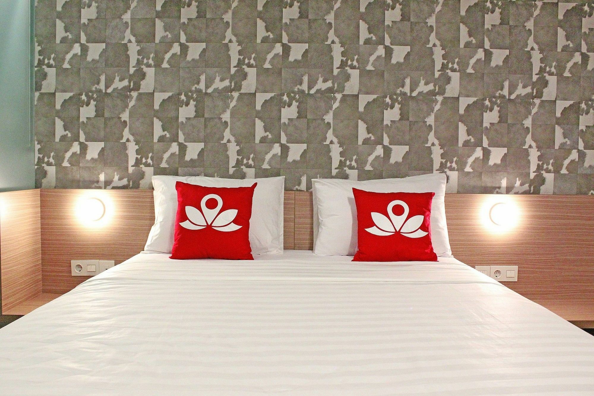 Zen Premium Sampoerna Strategic Square Hotel Jakarta Exterior photo