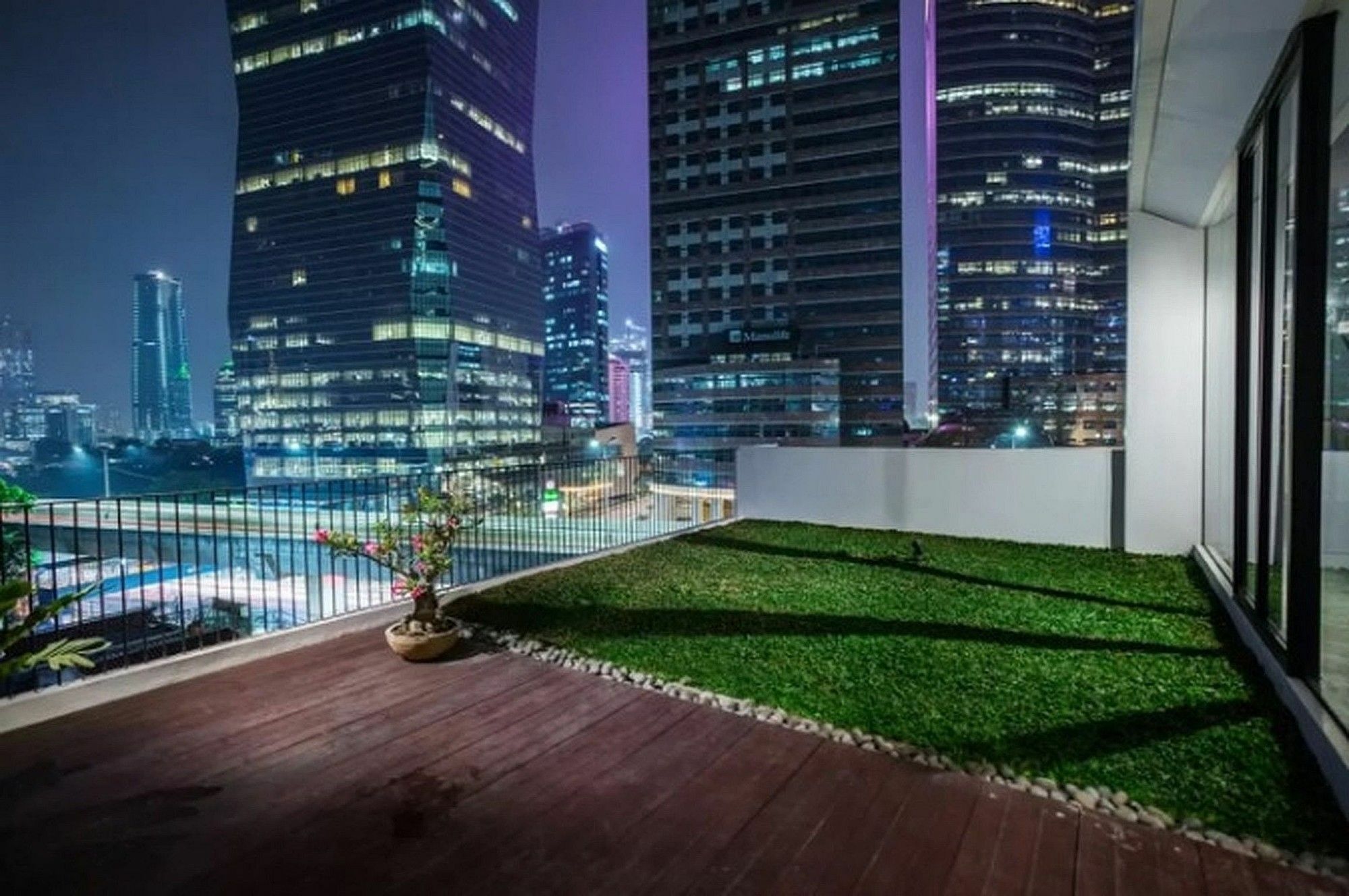 Zen Premium Sampoerna Strategic Square Hotel Jakarta Exterior photo