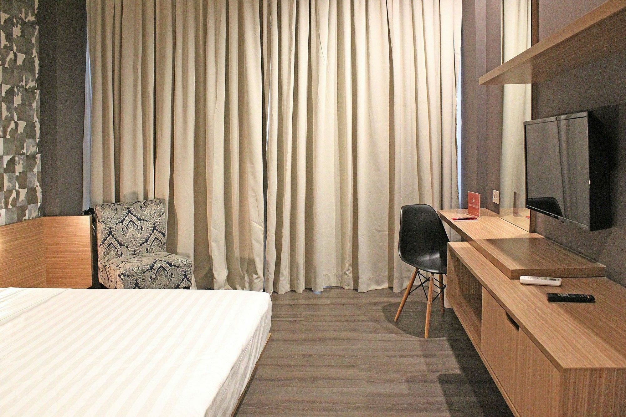 Zen Premium Sampoerna Strategic Square Hotel Jakarta Exterior photo