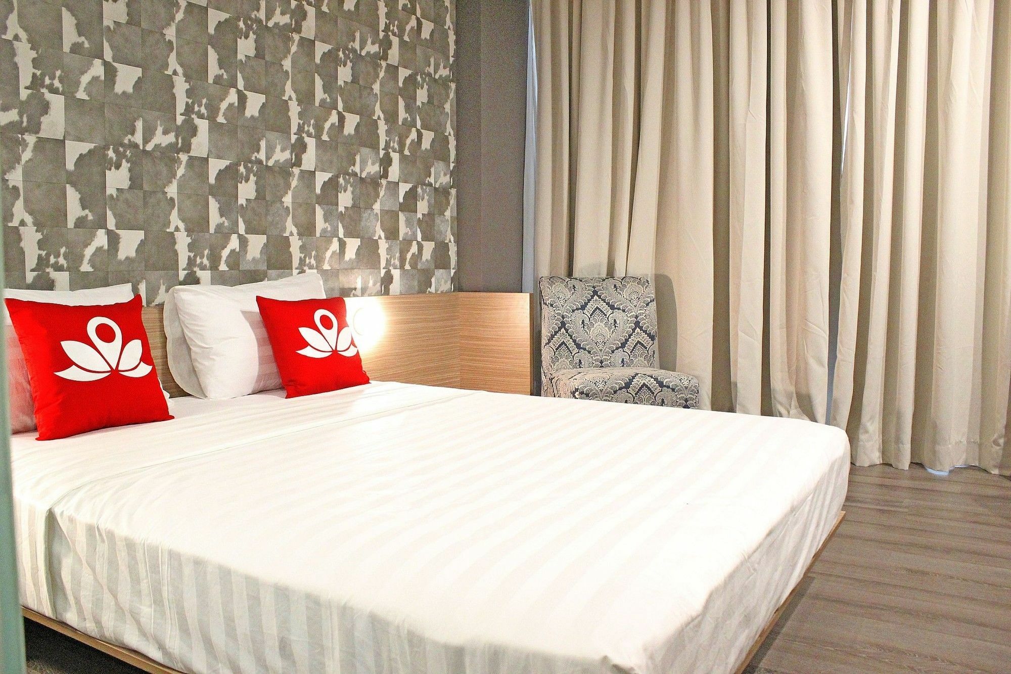Zen Premium Sampoerna Strategic Square Hotel Jakarta Exterior photo
