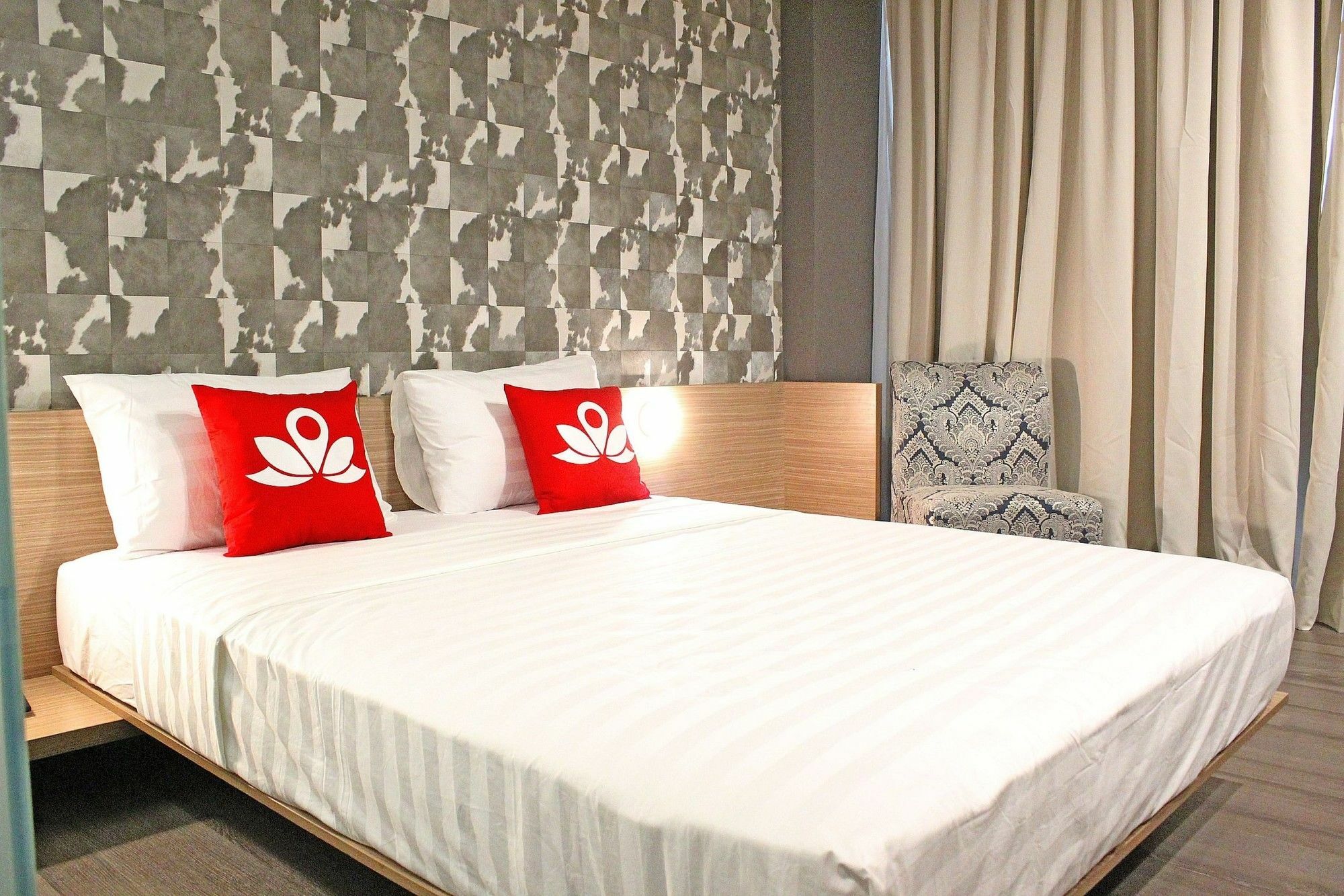 Zen Premium Sampoerna Strategic Square Hotel Jakarta Exterior photo