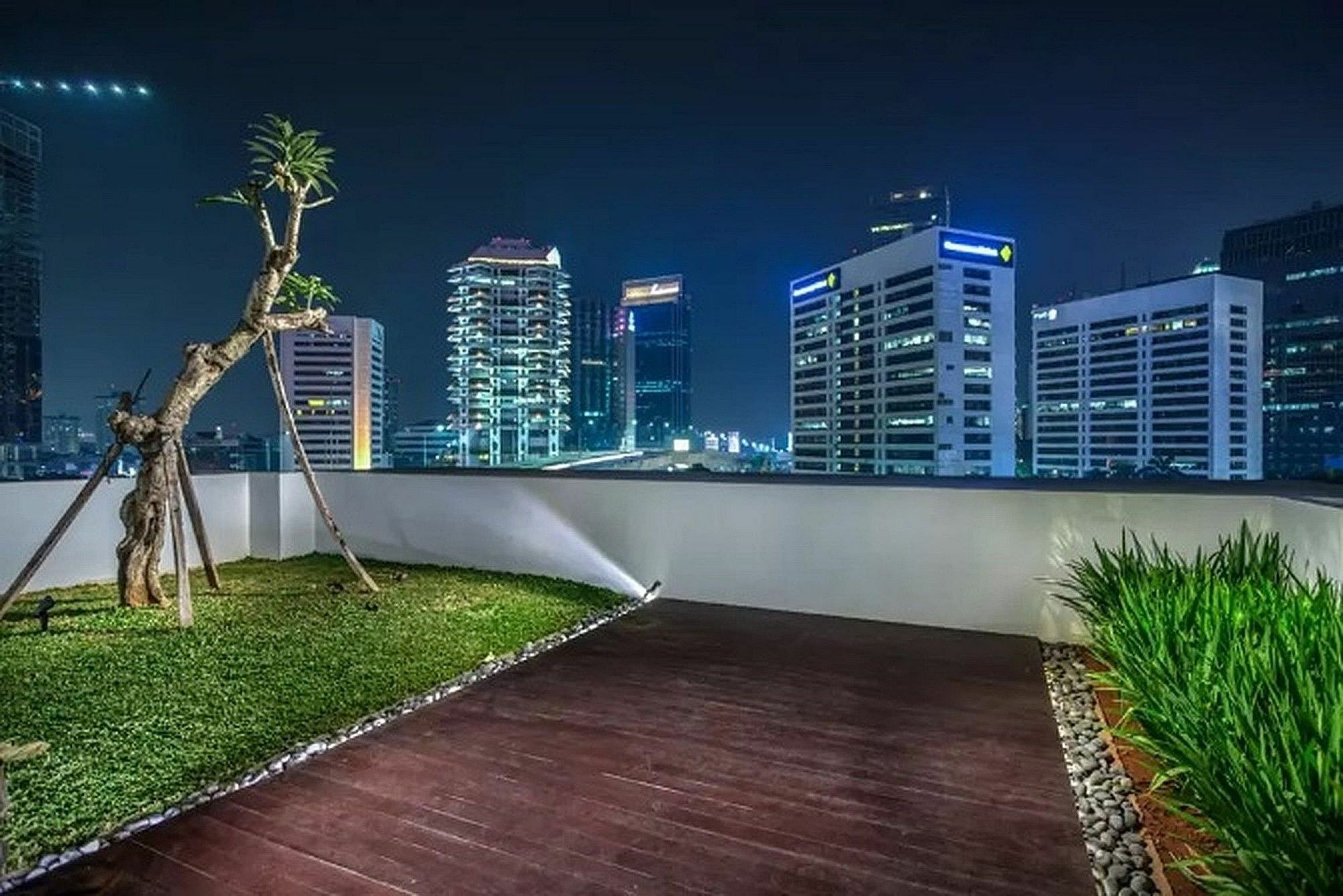 Zen Premium Sampoerna Strategic Square Hotel Jakarta Exterior photo